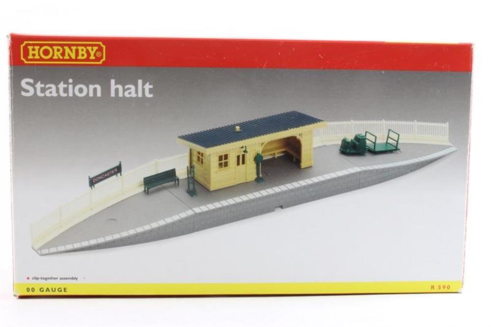 Hornby R0590 Station Halt Set