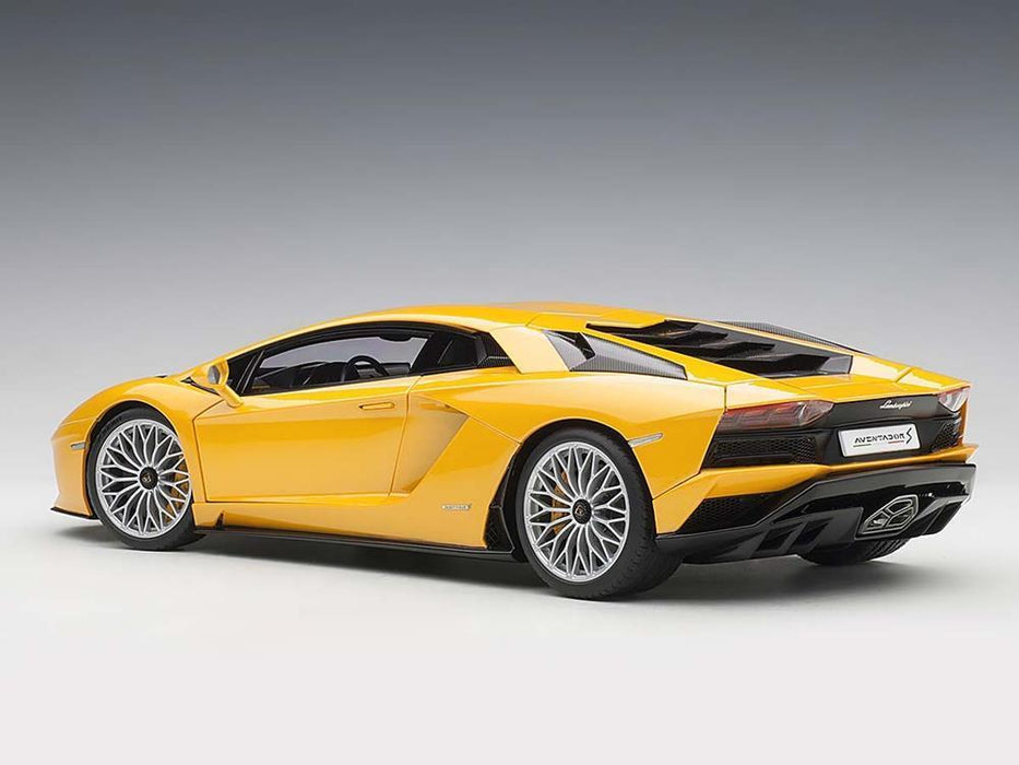 cAUTOArt 79132  1/18 LAMBORGHINI AVENTADOR (GIALLO ORION/PEARL YELLOW) - Hobby City NZ