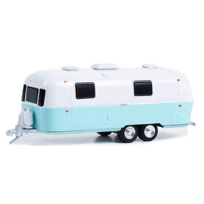 GreenLight 34130-D 1/64 1971 Airstream Double-Axle Land Yacht Safari Custom (White/Seafoam)