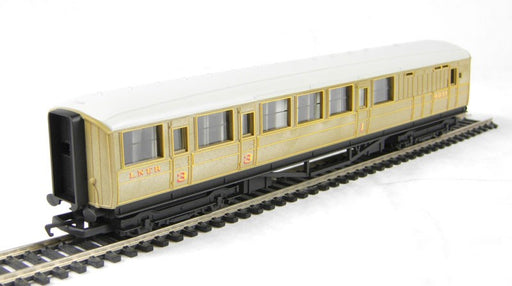 Hornby R4333 R/ROAD LNER Teak Brake (8278220046573)