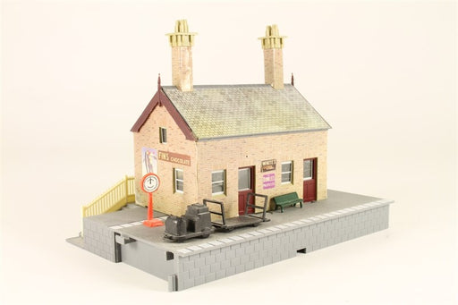 Hornby R8001 Waiting Room (7650708422893)